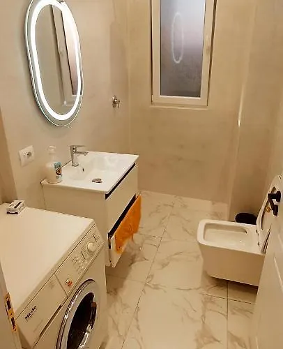 Old Train * 티라나