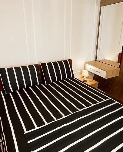 Old Train * 티라나